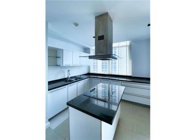 For Rent: Spacious 3-Bedroom High Floor Condo at Athenee Residence, 4 Mins Walk to BTS Phloen Chit