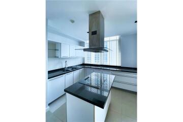 For Rent: Spacious 3-Bedroom High Floor Condo at Athenee Residence, 4 Mins Walk to BTS Phloen Chit