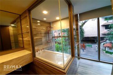 Luxurious Pet-Friendly Condo 10 Mins from BTS Phrom Phong at Ashton Residence 41