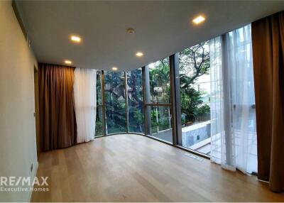 Luxurious Pet-Friendly Condo 10 Mins from BTS Phrom Phong at Ashton Residence 41
