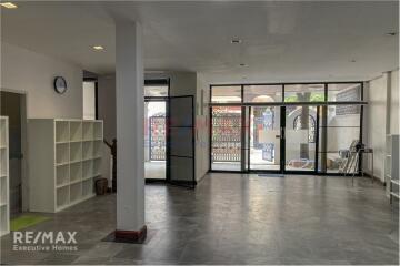 3 Bed Home Office for Rent in Prime Phrom Phong - Thonglor Townhouse