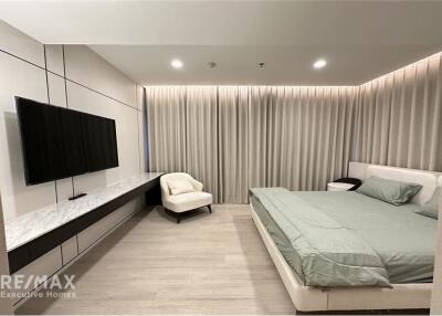 For Rent: Spacious 3-Bedroom Condo Unit at Nusasiri Grand, 1 Min Walk to BTS Ekkamai