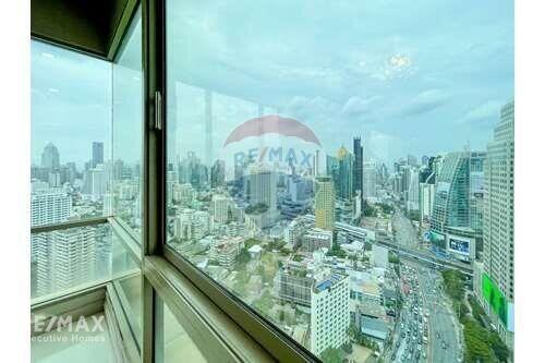 Luxurious Penthouse with Stunning BTS Asoke View