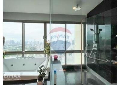 Luxurious Penthouse with Stunning BTS Asoke View