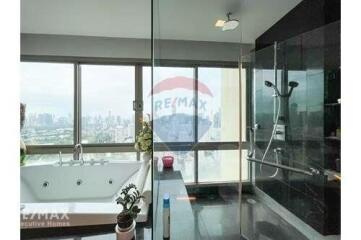 Luxurious Penthouse with Stunning BTS Asoke View