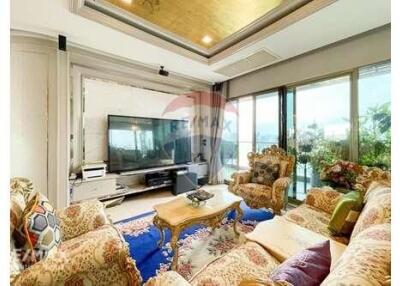 Luxurious Penthouse with Stunning BTS Asoke View