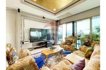 Luxurious Penthouse with Stunning BTS Asoke View