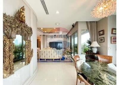 Luxurious Penthouse with Stunning BTS Asoke View