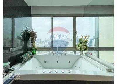 Luxurious Penthouse with Stunning BTS Asoke View