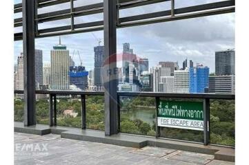 Magnificent Panoramic Views Condo  12 Mins to BTS Chit Lom  Near Lumpini Park