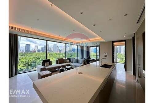 Magnificent Panoramic Views Condo  12 Mins to BTS Chit Lom  Near Lumpini Park