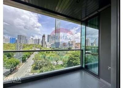 Magnificent Panoramic Views Condo  12 Mins to BTS Chit Lom  Near Lumpini Park