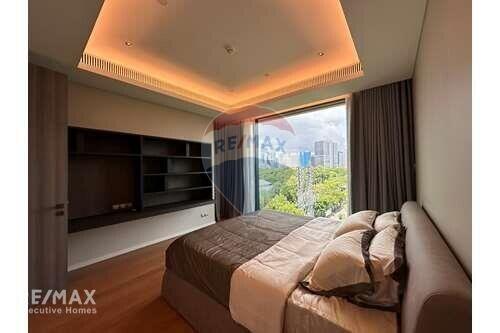 Magnificent Panoramic Views Condo  12 Mins to BTS Chit Lom  Near Lumpini Park