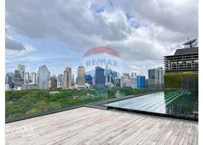 Magnificent Panoramic Views Condo  12 Mins to BTS Chit Lom  Near Lumpini Park