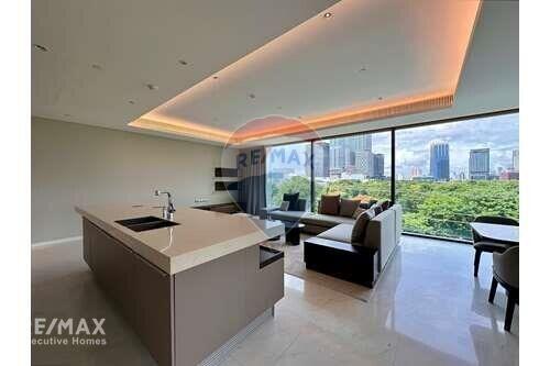 Magnificent Panoramic Views Condo  12 Mins to BTS Chit Lom  Near Lumpini Park