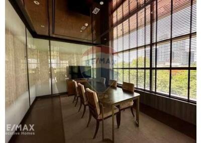 Magnificent Panoramic Views Condo  12 Mins to BTS Chit Lom  Near Lumpini Park