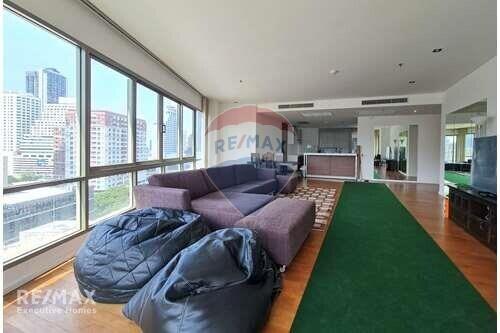 Pet-Friendly Condo with Stunning Park View  BKK City Center  BTS Asok 5 Mins Walk