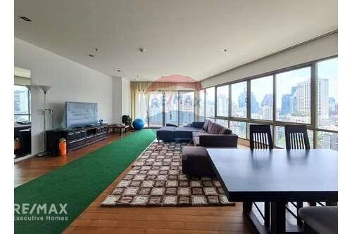 Pet-Friendly Condo with Stunning Park View  BKK City Center  BTS Asok 5 Mins Walk