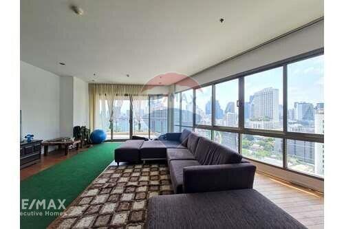 Pet-Friendly Condo with Stunning Park View  BKK City Center  BTS Asok 5 Mins Walk