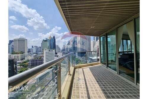 Pet-Friendly Condo with Stunning Park View  BKK City Center  BTS Asok 5 Mins Walk