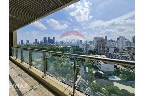 Pet-Friendly Condo with Stunning Park View  BKK City Center  BTS Asok 5 Mins Walk