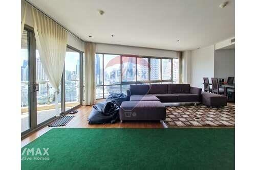 Pet-Friendly Condo with Stunning Park View  BKK City Center  BTS Asok 5 Mins Walk