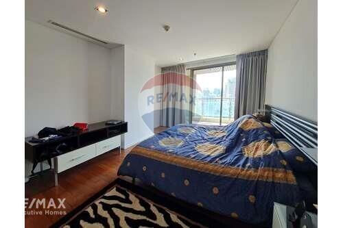 Pet-Friendly Condo with Stunning Park View  BKK City Center  BTS Asok 5 Mins Walk