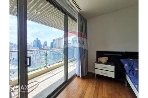 Pet-Friendly Condo with Stunning Park View  BKK City Center  BTS Asok 5 Mins Walk