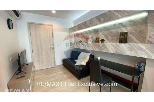 Spacious Condo for Sale near BTS Phloen Chit - Life One Wireless