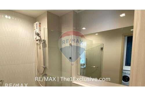 Spacious Condo for Sale near BTS Phloen Chit - Life One Wireless