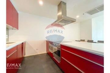 Pet-Friendly 2-Bedroom Condo Near BTS Asoke with Great View