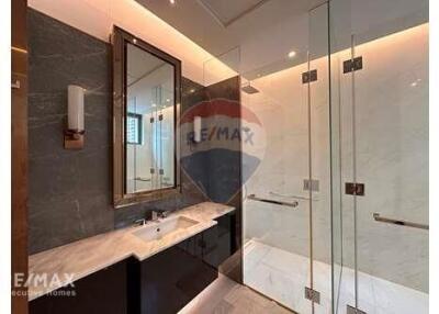 Luxurious Condo with Magnificent Panoramic Views of Lumpini Park, 12 Mins Walk to BTS Chit Lom