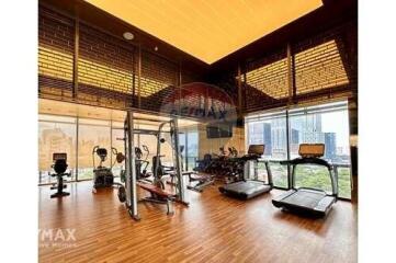Luxurious Condo with Magnificent Panoramic Views of Lumpini Park, 12 Mins Walk to BTS Chit Lom