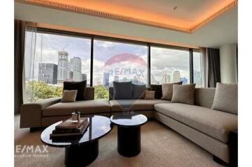 Luxurious Condo with Magnificent Panoramic Views of Lumpini Park, 12 Mins Walk to BTS Chit Lom