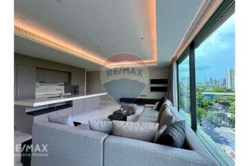 Luxurious Condo with Magnificent Panoramic Views of Lumpini Park, 12 Mins Walk to BTS Chit Lom