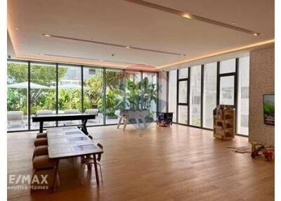 Luxurious Freehold Condo on Desirable Land Plot in Bangkok