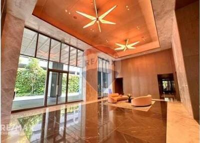 Luxurious Freehold Condo on Desirable Land Plot in Bangkok