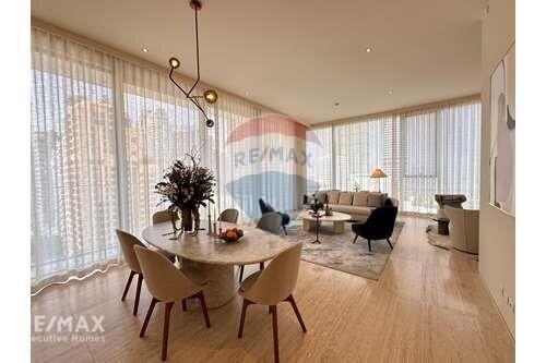 Luxurious Freehold Condo on Desirable Land Plot in Bangkok