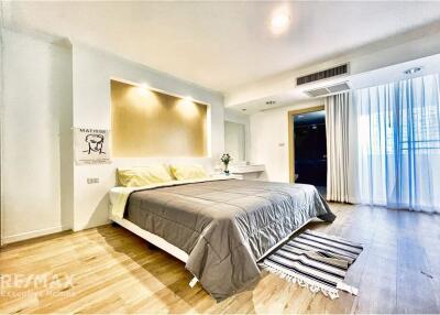 Pet Friendly 2 Bedroom Condo with Balcony in Sathorn