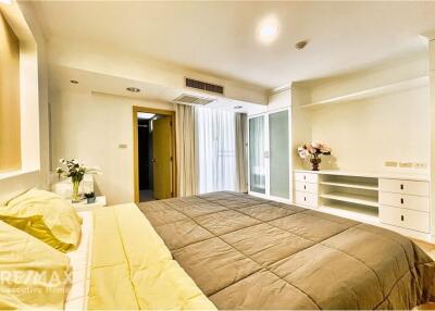 Pet Friendly 2 Bedroom Condo with Balcony in Sathorn