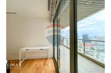 Pet-Friendly 2-Bedroom Condo Near BTS Asoke on Higher Floor