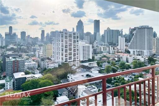 New 2-Bedroom Condo with Lake View Balcony near BTS Nana (9 Mins Walk)