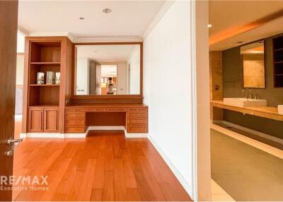 For Rent: Newly Renovated 2-Bedroom Condo with City View at The Lakes, 5 Mins Walk to BTS Asok