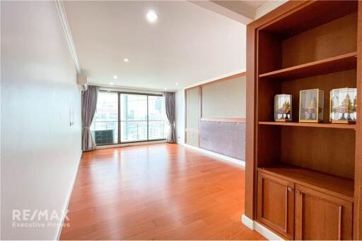 For Rent: Newly Renovated 2-Bedroom Condo with City View at The Lakes, 5 Mins Walk to BTS Asok