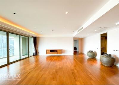 For Rent: Newly Renovated 2-Bedroom Condo with City View at The Lakes, 5 Mins Walk to BTS Asok