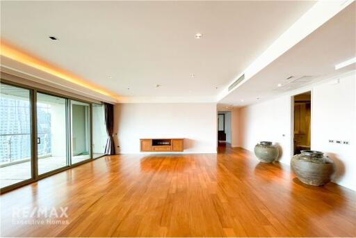 For Rent: Newly Renovated 2-Bedroom Condo with City View at The Lakes, 5 Mins Walk to BTS Asok