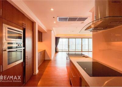 For Rent: Newly Renovated 2-Bedroom Condo with City View at The Lakes, 5 Mins Walk to BTS Asok