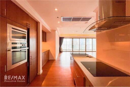 For Rent: Newly Renovated 2-Bedroom Condo with City View at The Lakes, 5 Mins Walk to BTS Asok