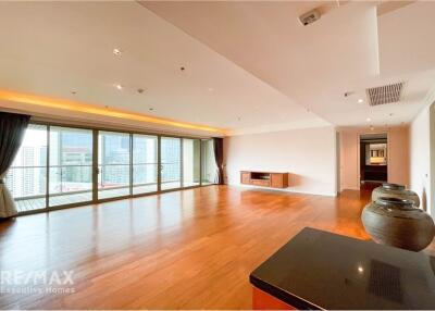 For Rent: Newly Renovated 2-Bedroom Condo with City View at The Lakes, 5 Mins Walk to BTS Asok