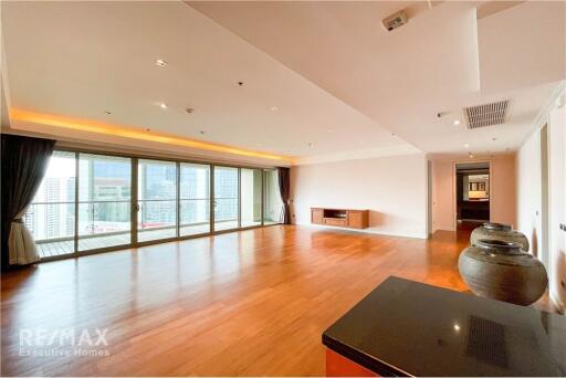 For Rent: Newly Renovated 2-Bedroom Condo with City View at The Lakes, 5 Mins Walk to BTS Asok